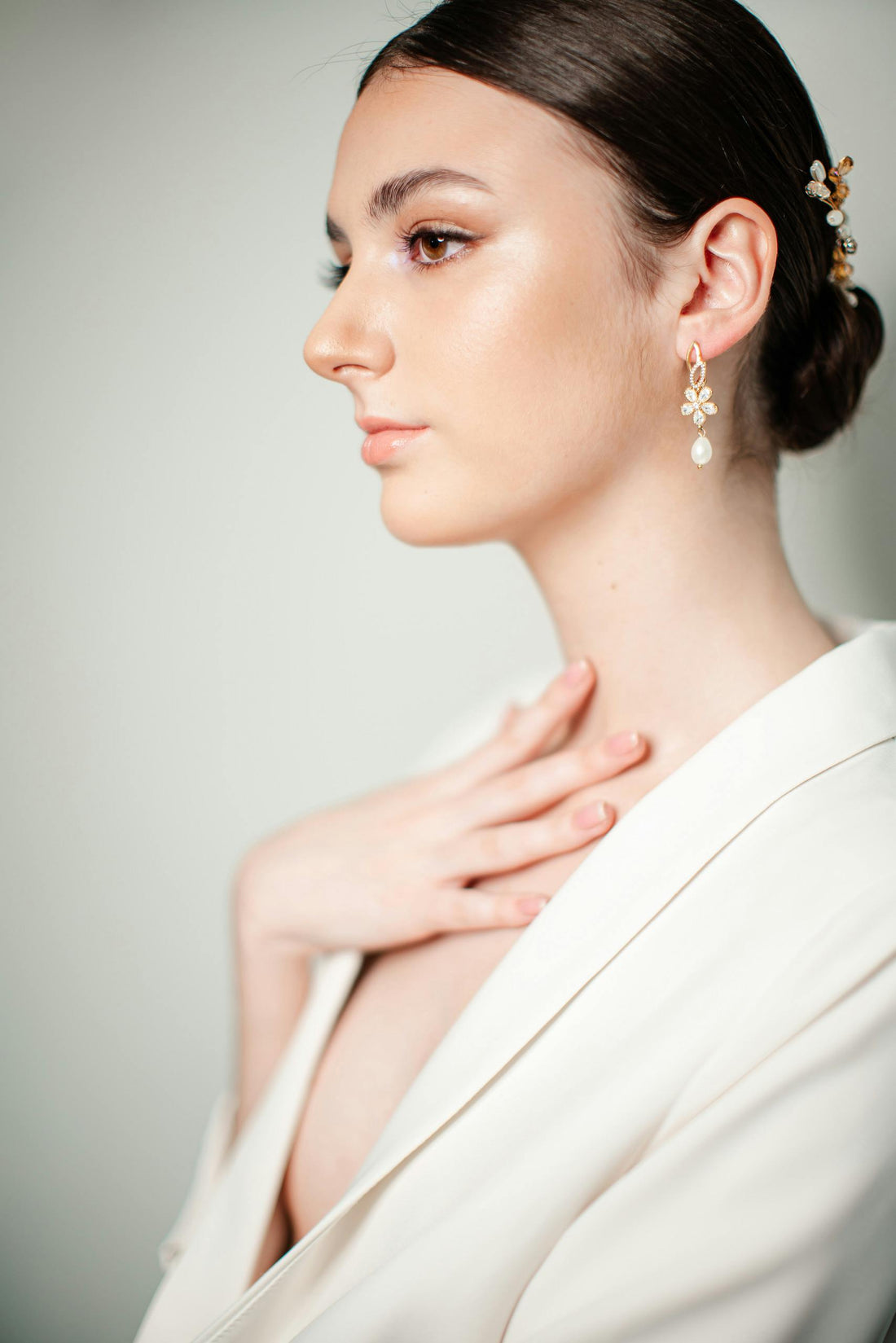 Last-minute holiday earring gifts in New York 2026 — lightweight minimal styles by AEVUM