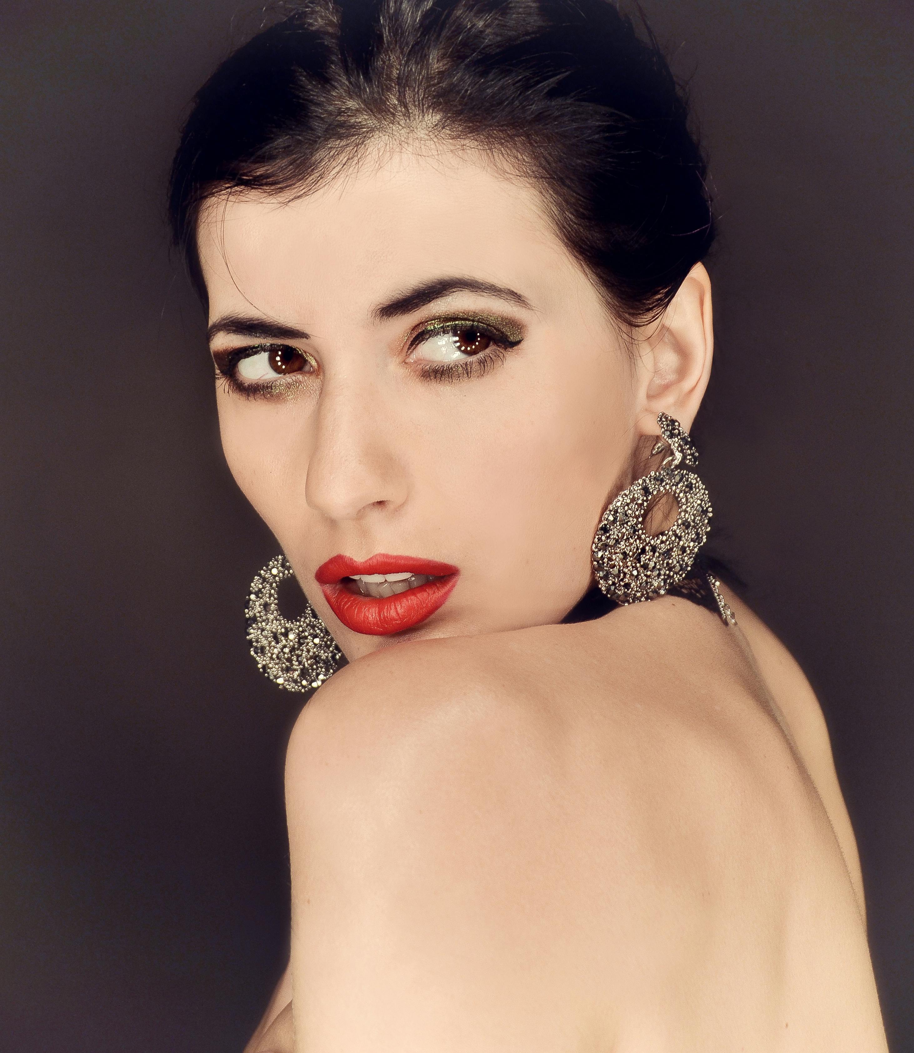 Mexico City everyday earrings guide 2026 — CDMX minimalist jewelry by AEVUM