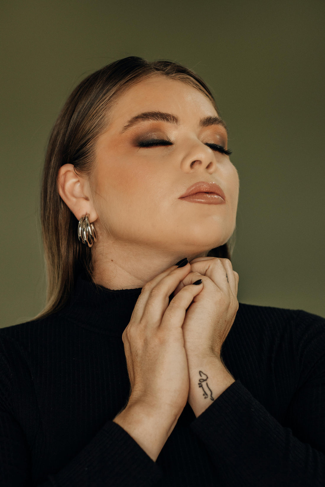Los Angeles everyday earrings guide 2026 — LA casual jewelry by AEVUM