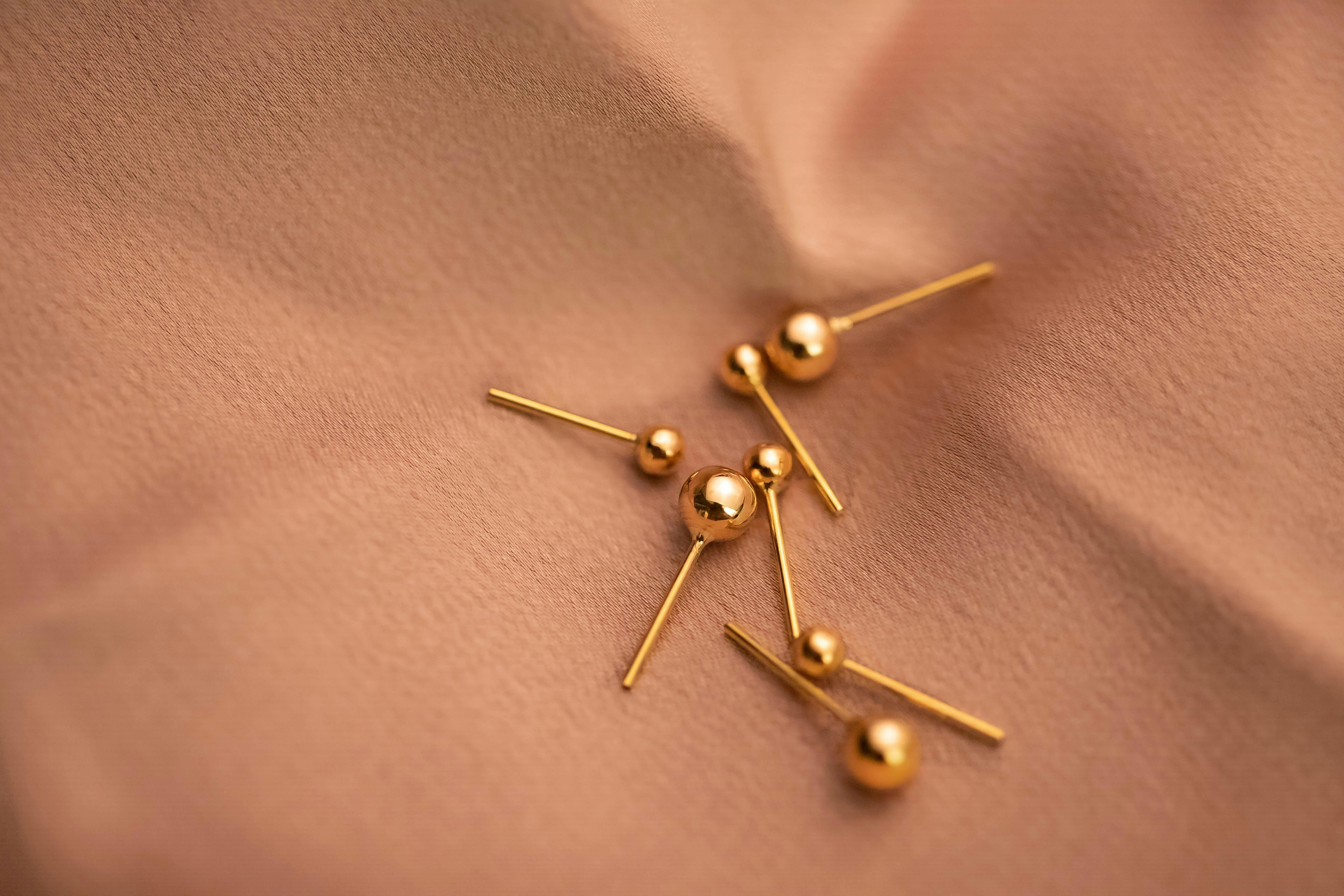 Best earring materials for sensitive skin – hypoallergenic jewelry guide by AEVUM