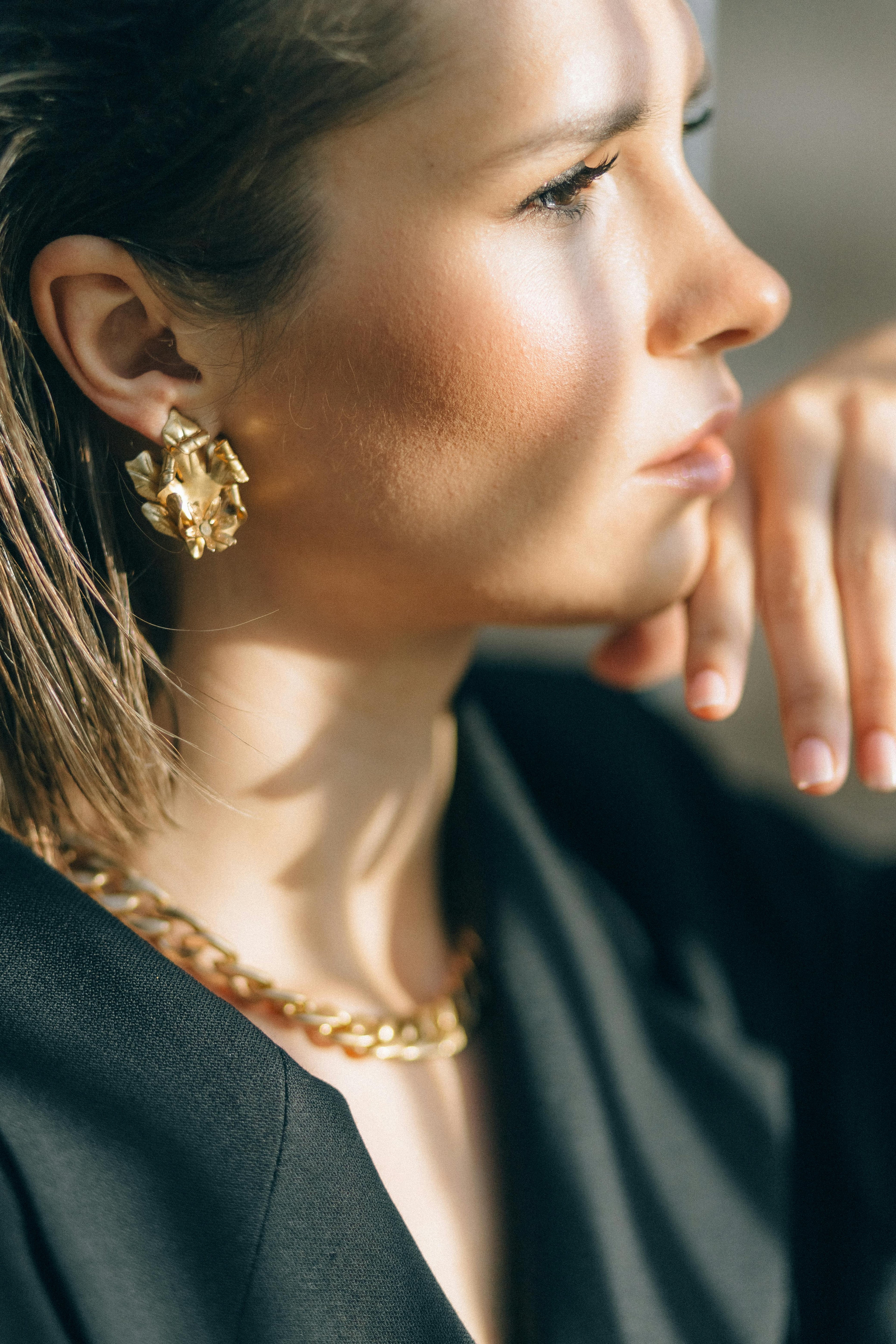 Waterproof hypoallergenic earrings for Cancun beach vacation 2026 — AEVUM