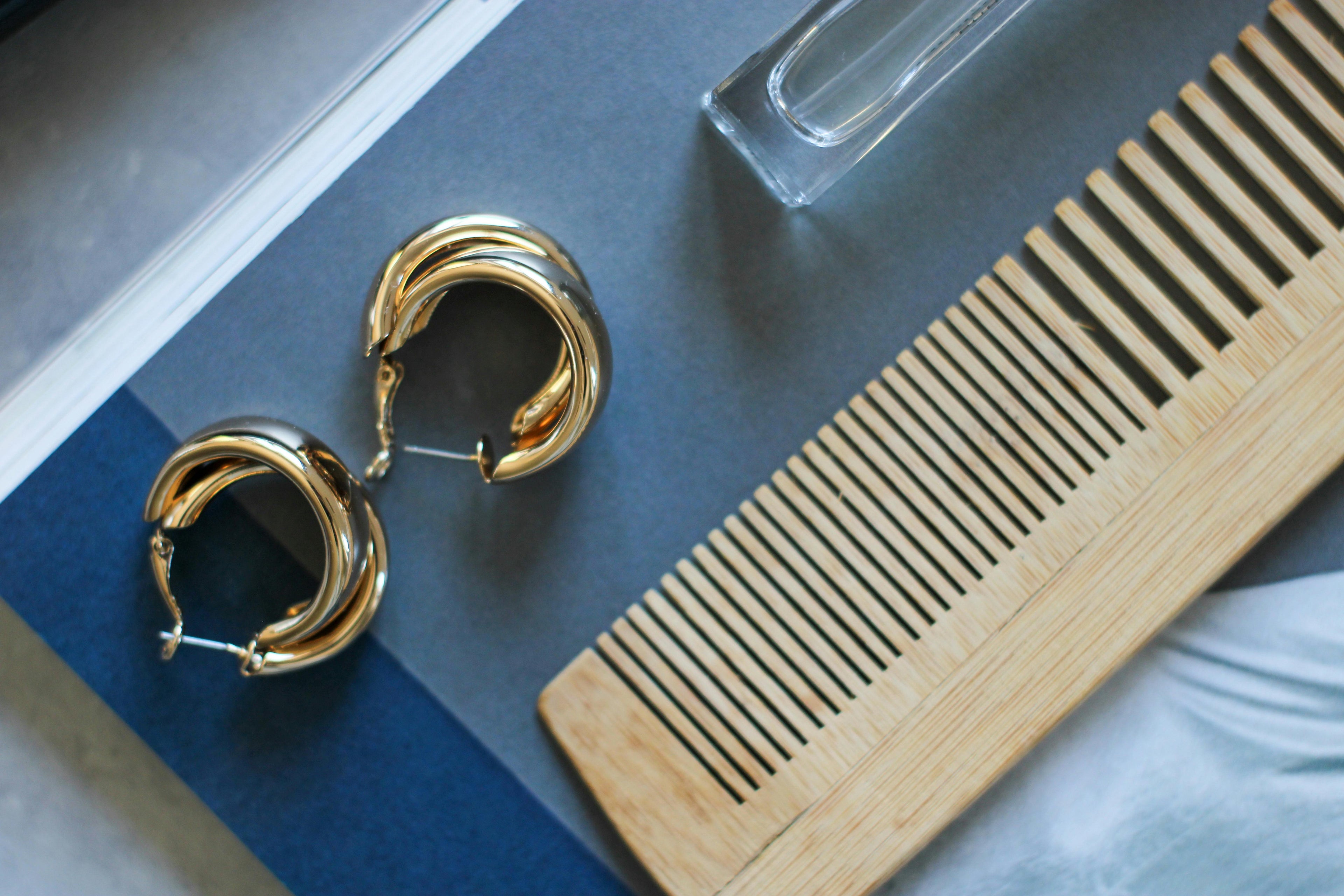 Clip-on bridesmaid earrings for weddings in Guatemala City 2026 — AEVUM