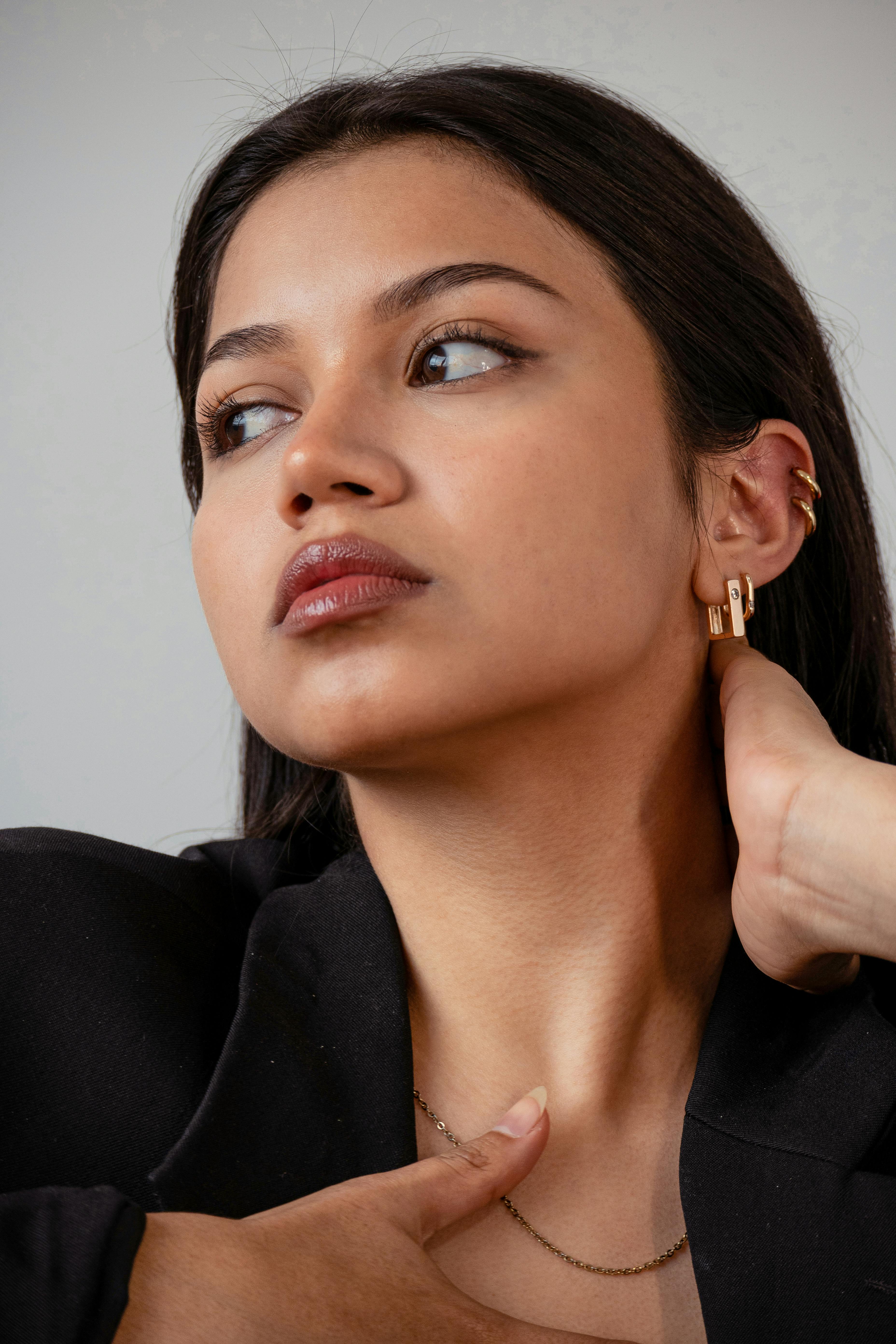 First time wearing clip-on earrings in Houston — beginner guide to comfortable no-piercing styles by AEVUM