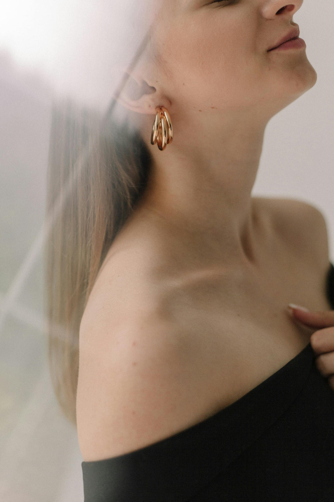 Elevated everyday earrings in Chicago 2026 — minimal lightweight styles by AEVUM