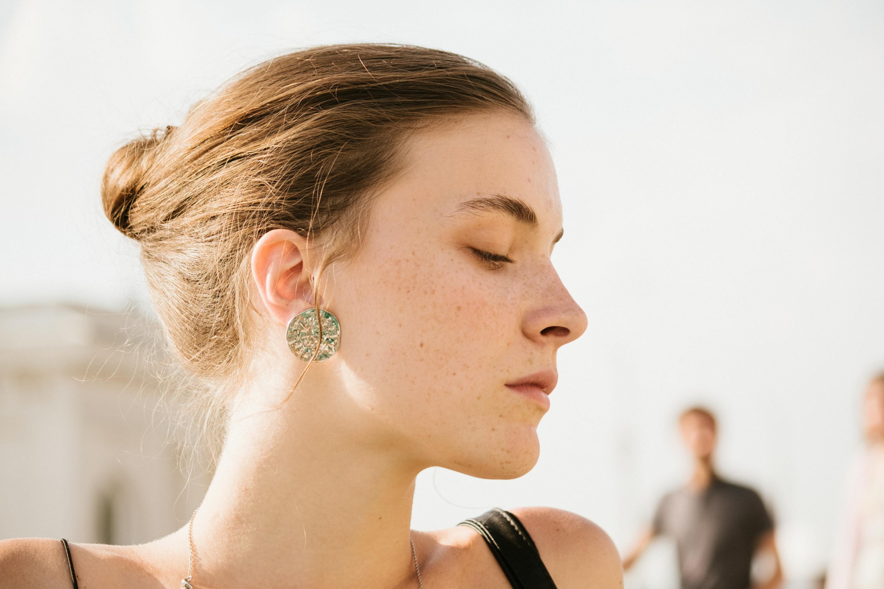 AEVUM pearl jewelry 2026 trends — baroque earrings, layered necklaces and everyday studs